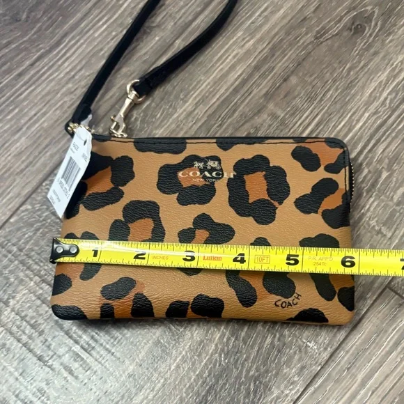 Coach wristlet / wallet in Cheetah print NWT from pet and smoke free home - Picture 14 of 15